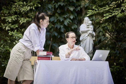 Olga Dukhovna, Un spectacle que la loi considérera comme mien