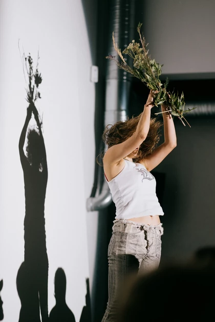  BRYANA FRITZ/THIBAULT LAC- Lick-Horn©Abrakadabra Studio